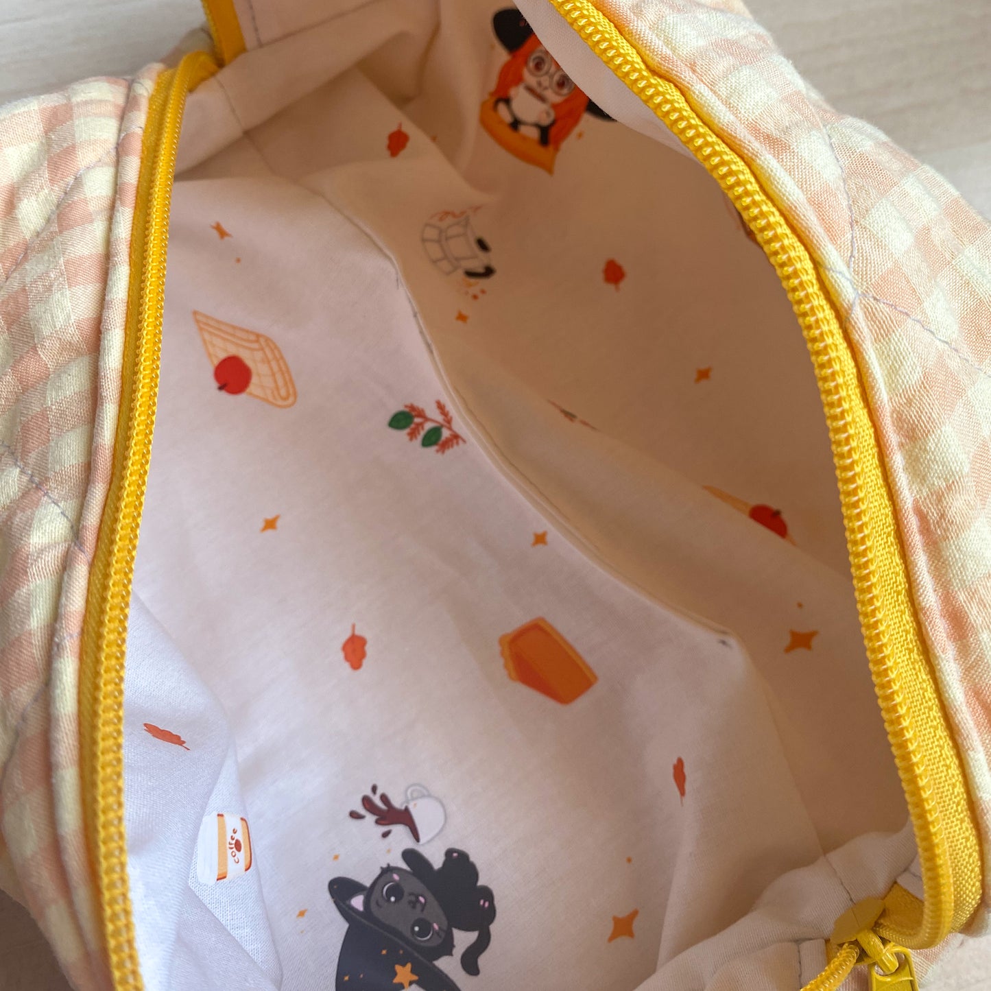 Estuche Neceser Boxy Mediano con Diseño Kawaii en el interior - Cozy Cafe