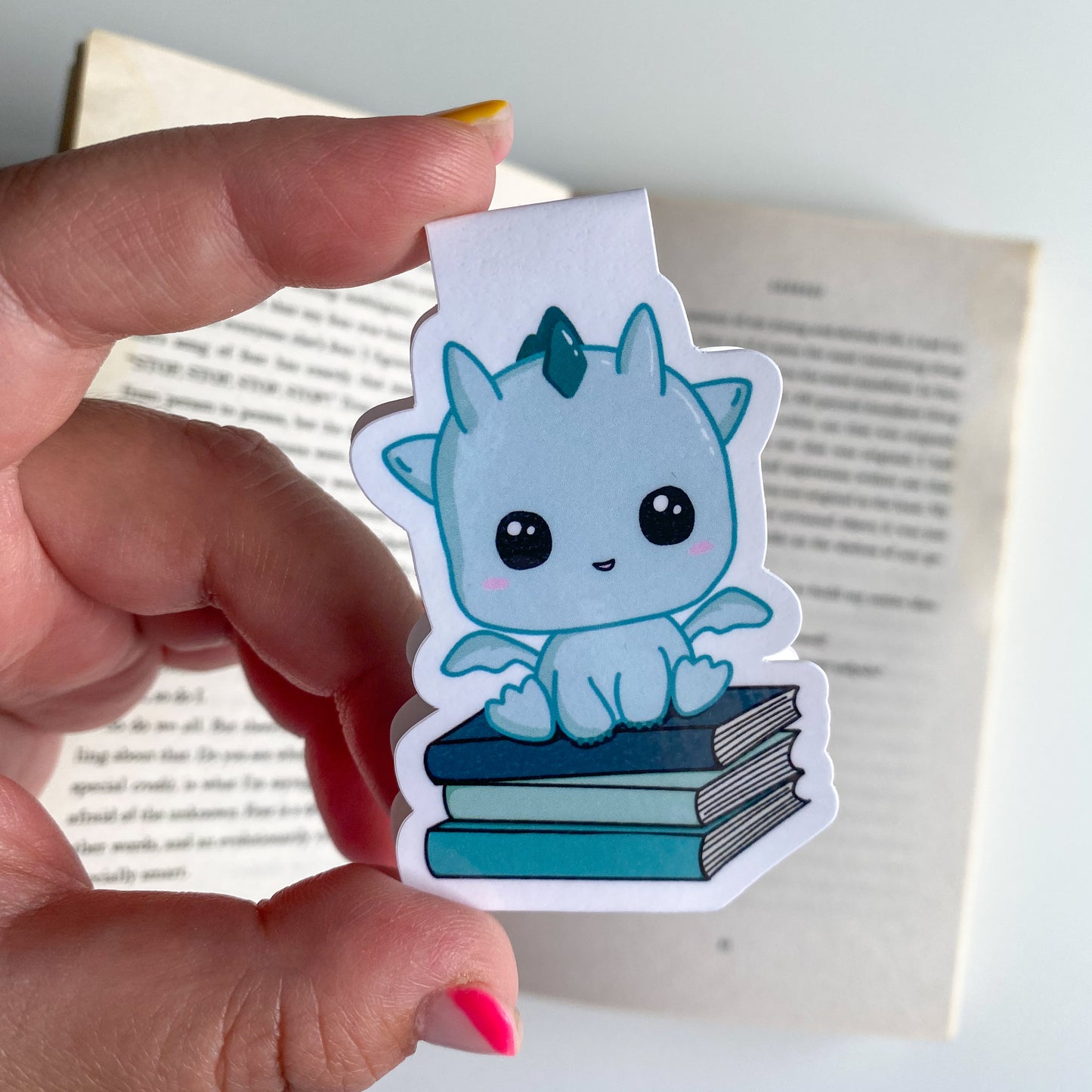 Marcapáginas Magnético - Kai con Libros - Dragón estilo Kawaii