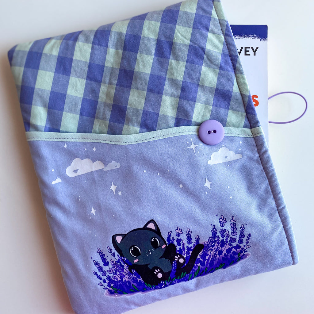 Funda acolchada con Botón para libros, Kindle o iPad – Ilustración kawaii Reflejos de Lavanda