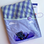 Funda acolchada con Botón para libros, Kindle o iPad – Ilustración kawaii Reflejos de Lavanda