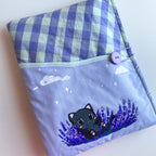 Funda acolchada con Botón para libros, Kindle o iPad – Ilustración kawaii Reflejos de Lavanda