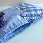Funda acolchada con Botón para libros, Kindle o iPad – Ilustración kawaii Reflejos de Lavanda
