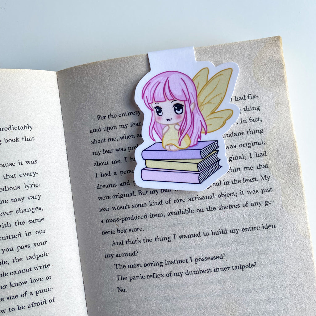 Magnetic Bookmark - Luna with Books - Kawaii Fairy