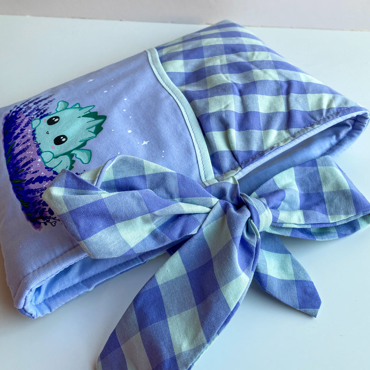 Funda acolchada con Lazo para libros, Kindle o iPad – Ilustración kawaii Reflejos de Lavanda