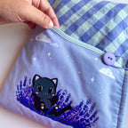 Funda acolchada con Botón para libros, Kindle o iPad – Ilustración kawaii Reflejos de Lavanda