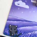 Deskmat Kawaii XL – Dragón y Gatito en Campo de Lavanda | Alfombrilla de Escritorio Fantasía