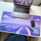 Deskmat Kawaii XL – Dragón y Gatito en Campo de Lavanda | Alfombrilla de Escritorio Fantasía