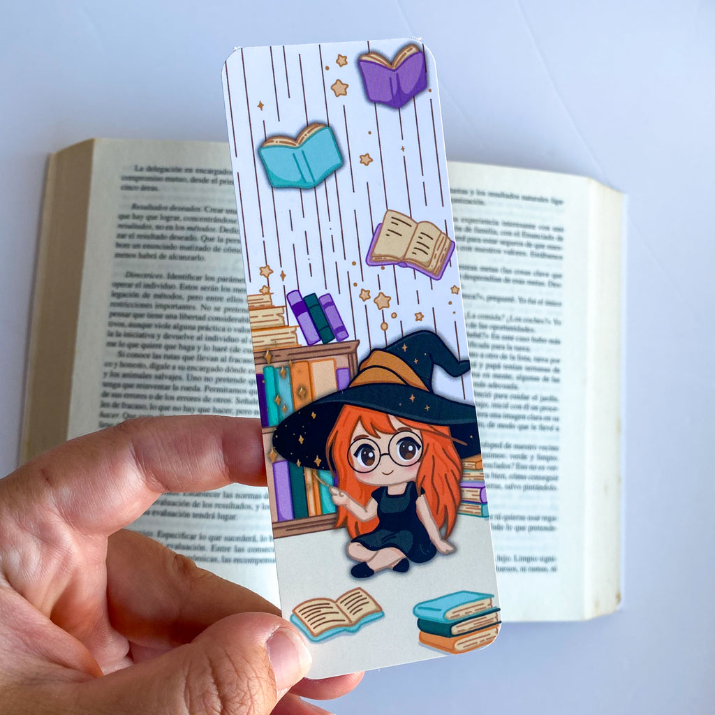Marcapáginas Ilustración Páginas Encantadas con Elly, Bruja estilo Kawaii